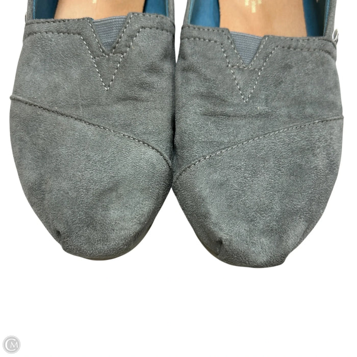 Shoes Flats By Toms In Grey, Size: 7.5